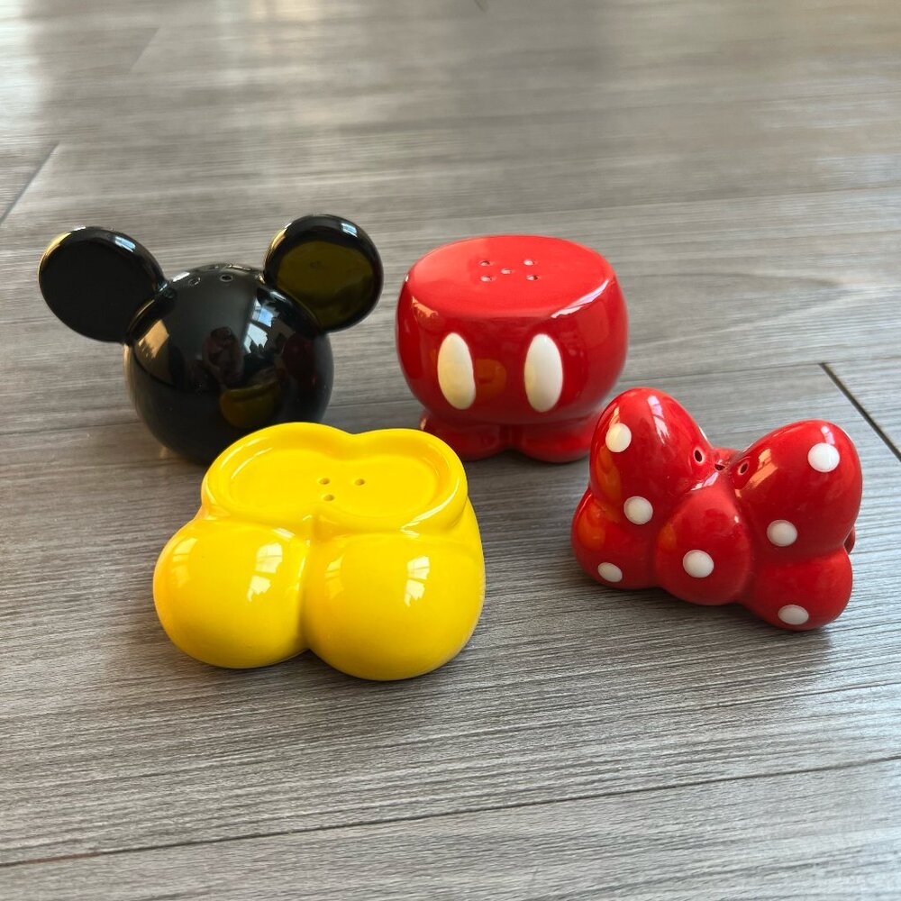 Set of 2 Disney Parks Mickey & Minnie Mouse Stackable Salt & Pepper Shakers